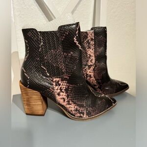 Steve Madden Acton Chelsea Boot